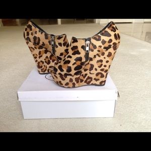 *Steve Madden* Leopard Wedges (Size 6)